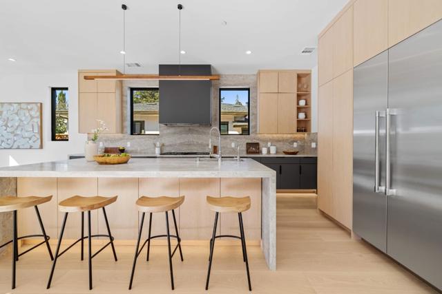 89 Centre Street, Mountain View CA: https://media.crmls.org/mediaz/49ee1178-80d0-4a46-ad47-dec12af7d5b4.jpg