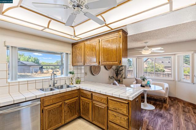 5200 Myrtle Dr, Concord CA: https://media.crmls.org/mediaz/49ee1bce-cf39-4a0a-a253-b27c6e6ee16d.jpg