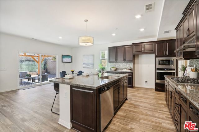 19317 Bension Drive, Santa Clarita CA: https://media.crmls.org/mediaz/49ee206a-fedb-4d10-8e77-ca6d86a6d563.jpg
