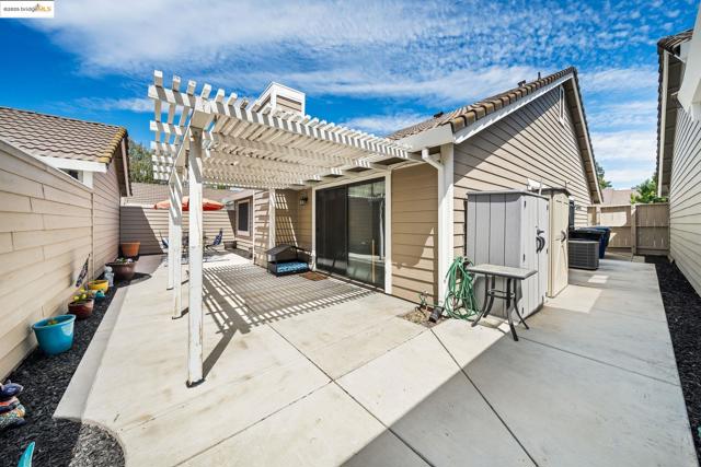 2256 Camborne Dr, Modesto CA: https://media.crmls.org/mediaz/49ee206c-df98-4272-a1c9-4b0c151d28b0.jpg
