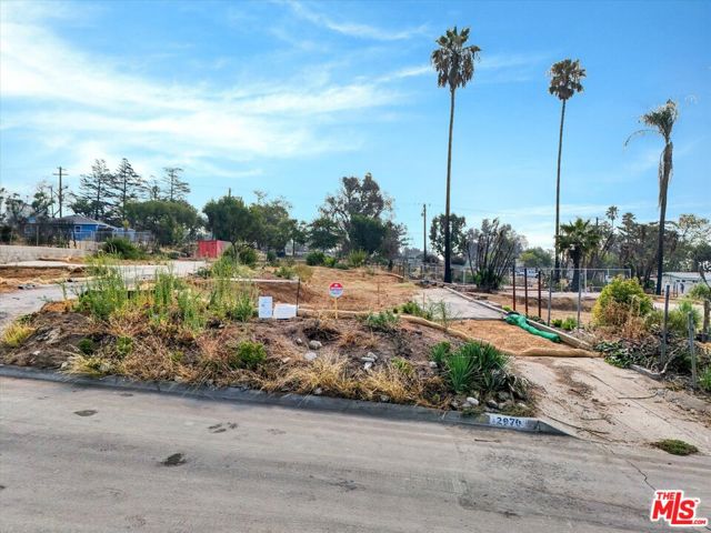 2970 Emerson Way, Altadena CA: https://media.crmls.org/mediaz/49eed93e-9663-49a0-ae81-651e348d9bf1.jpg