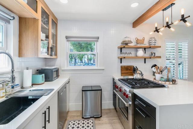 Detail Gallery Image 13 of 48 For 818 7th St, Coronado,  CA 92118 - 4 Beds | 2 Baths