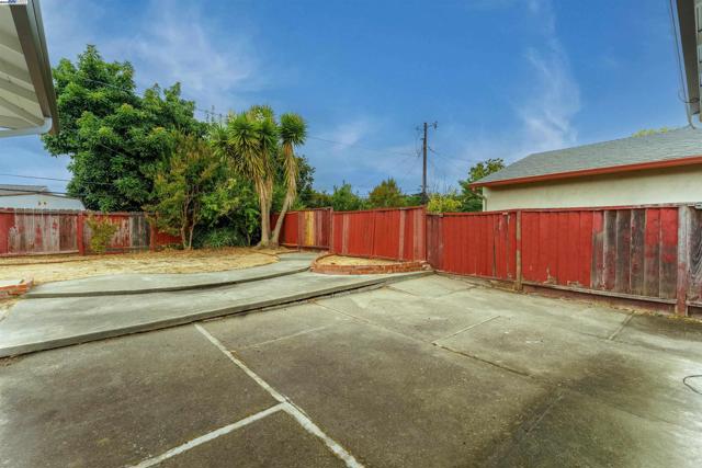 4619 Victoria Ave, Fremont CA: https://media.crmls.org/mediaz/49ef518e-ba3f-40ae-b2f9-35a2b18a686d.jpg