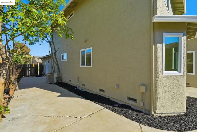 1486 Waverly Way, Pittsburg CA: https://media.crmls.org/mediaz/49efe4f7-99fd-484c-b21e-76c9b40ca72d.jpg