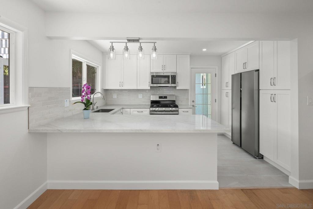 5164 Chateau Dr - photo 2