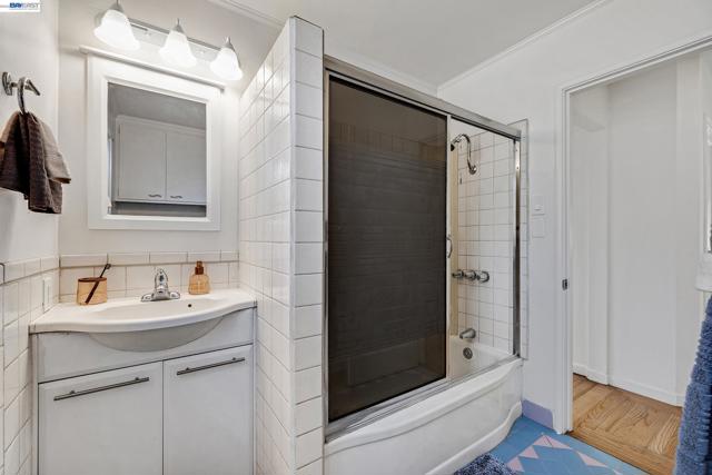 Image 16 of 47 For 15126 Andover St