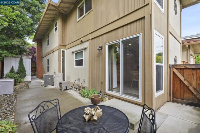 2055 Morello Ave, Pleasant Hill CA: https://media.crmls.org/mediaz/49f0e993-a429-4677-88b3-a41995746052.jpg