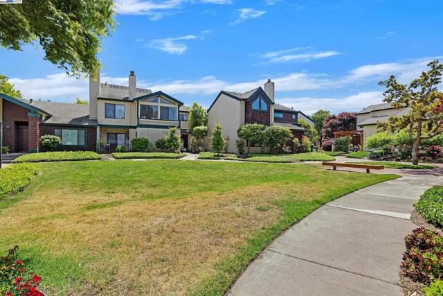 1014 Ironwood Rd, Alameda CA: https://media.crmls.org/mediaz/49f18047-c3ca-4864-8137-16c07ca993c6.jpg