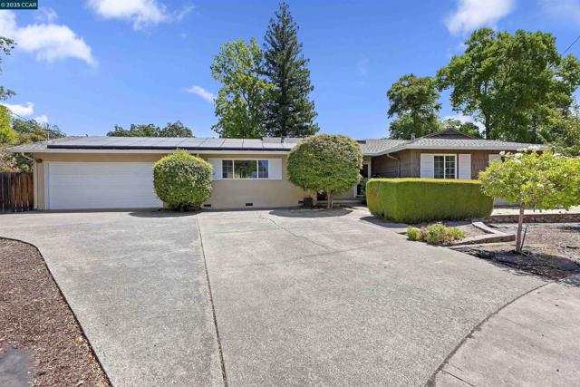 10 Maureen Ct, Pleasant Hill CA: https://media.crmls.org/mediaz/49f1eb4a-3914-4bd2-8674-c9c2aa16a509.jpg