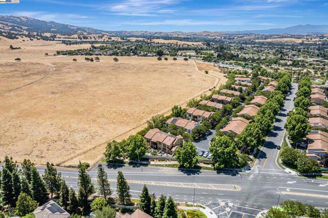4182 Lautrec Dr, San Jose CA: https://media.crmls.org/mediaz/49f2222c-ceea-45f6-a4b5-a84fa9844448.jpg