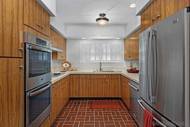 3419 Freeman St, San Diego CA: https://media.crmls.org/mediaz/49f283e9-06ee-4626-9aa4-bee2fda11c68.jpg