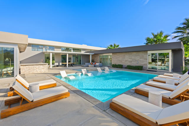 51165 Evangeline Way, La Quinta CA: https://media.crmls.org/mediaz/49f2f8d8-3bc0-4fc5-affd-9c8581554fe4.jpg