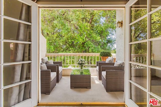 3131 E Hillcrest Drive, Westlake Village CA: https://media.crmls.org/mediaz/49f32c10-1836-4116-9214-2f64c92bcb88.jpg