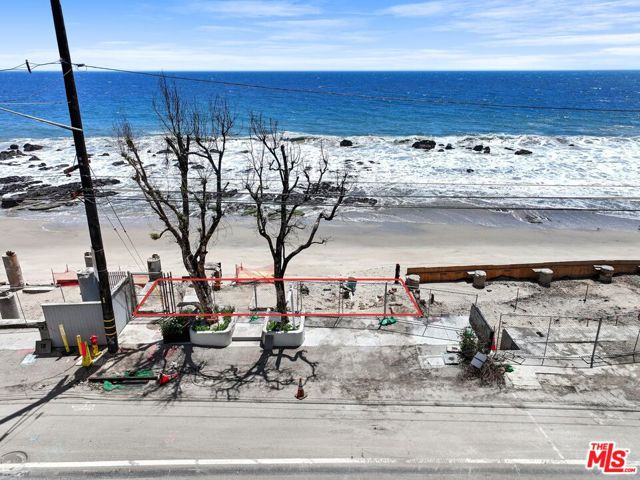 20802 Pacific Coast Highway, Malibu CA: https://media.crmls.org/mediaz/49f33313-324c-4ec4-8d8e-2d259d53f6fd.jpg