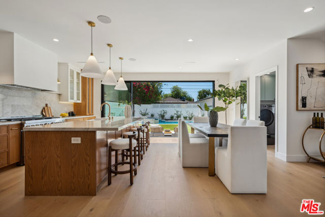 4949 Sancola Avenue, Toluca Lake CA: https://media.crmls.org/mediaz/49f345c1-4d27-4d16-89ba-7a6cdb324348.jpg