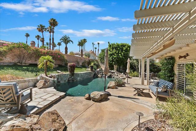401 Cypress Point Drive, Palm Desert CA: https://media.crmls.org/mediaz/49f3a02a-5036-4c56-96ec-559be25775f5.jpg