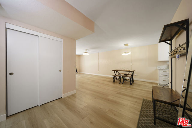 421 S La Fayette Park Place, Los Angeles CA: https://media.crmls.org/mediaz/49f403cc-4635-4629-955f-fb16fcd34861.jpg