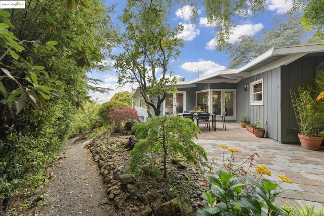 1415 Devonshire Dr, El Cerrito CA: https://media.crmls.org/mediaz/49f43aea-db44-4fad-aeeb-99e1a45a0fbf.jpg