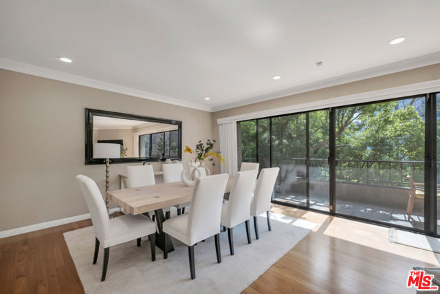 1124 N Kings Road, West Hollywood CA: https://media.crmls.org/mediaz/49f45cd5-f3dd-40e2-9580-16368f69639a.jpg