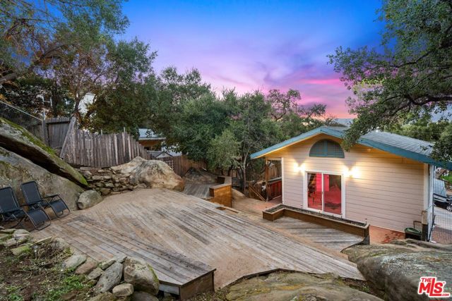 1083 Katherine Road photo 7