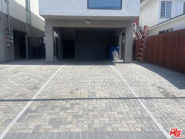 8662 Cadillac Avenue, Los Angeles CA: https://media.crmls.org/mediaz/49f4d1b1-f3ac-45ce-9e3d-82f646e02421.jpg