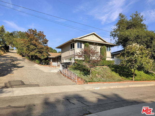 3308 Sparr Boulevard, Glendale CA: https://media.crmls.org/mediaz/49f4e348-90c8-4a7a-90d3-5ffbf02d0c01.jpg