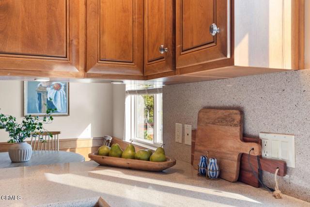 410 Palomares Avenue, Ventura CA: https://media.crmls.org/mediaz/49f4ee96-38a4-477d-a15b-fa1c670fd770.jpg
