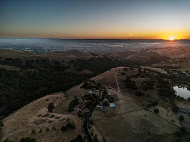 3415 Spring Creek Lane, Milpitas CA: https://media.crmls.org/mediaz/49f51db0-48ec-45e1-8a6e-6b345e80e38b.jpg