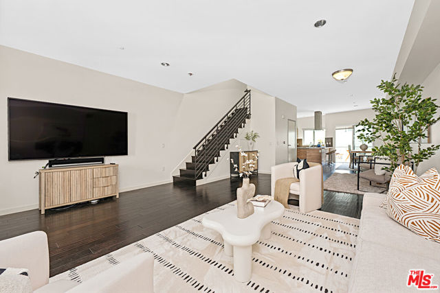 3119 Via Dolce, Marina del Rey CA: https://media.crmls.org/mediaz/49f53150-3f44-4a19-a430-c62c5c69e753.jpg