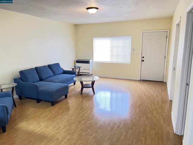 1050 37Th St, Oakland CA: https://media.crmls.org/mediaz/49f543c5-f4fe-4bca-a598-69cd7e7ef34a.jpg