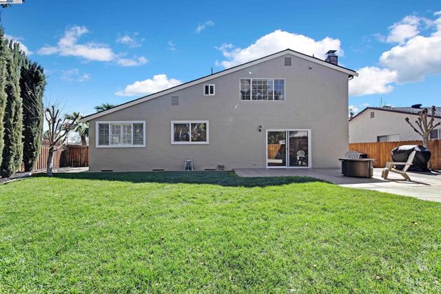 3641 Shenandoah Ct, Pleasanton CA: https://media.crmls.org/mediaz/49f56ba4-483e-4703-a1b9-729c98dc3366.jpg