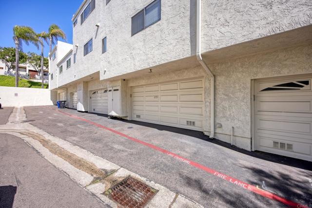 6755 Caminito Del Greco, San Diego CA: https://media.crmls.org/mediaz/49f58411-6b20-4332-8bb2-cf2d8a9d6f3c.jpg