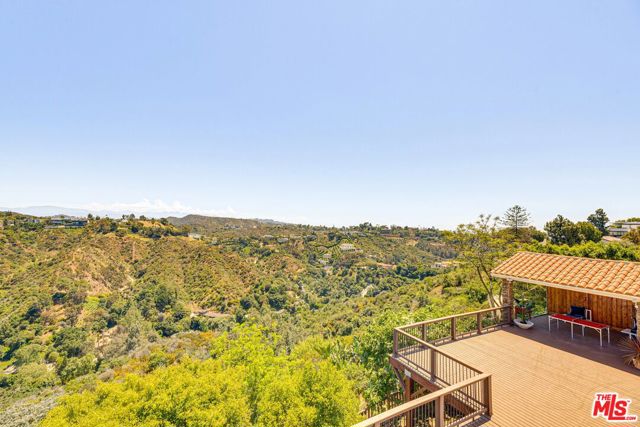 1410 Stradella Road, Los Angeles CA: https://media.crmls.org/mediaz/49f5eb2a-76ad-4349-a5a9-9689dff6c97c.jpg