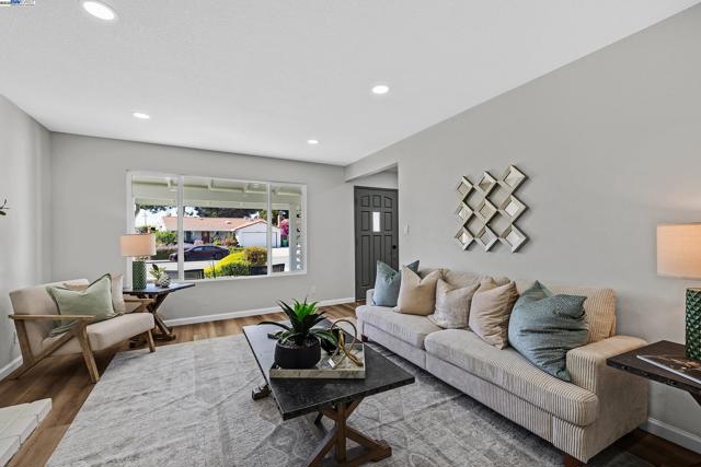 1942 Sherman Dr, Union City CA: https://media.crmls.org/mediaz/49f5fe41-32e6-4f53-bc30-b7c5843b2830.jpg
