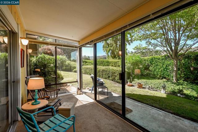 2055 Cactus Ct, Walnut Creek CA: https://media.crmls.org/mediaz/49f6004f-2bf2-4527-a67b-8d23a076f662.jpg