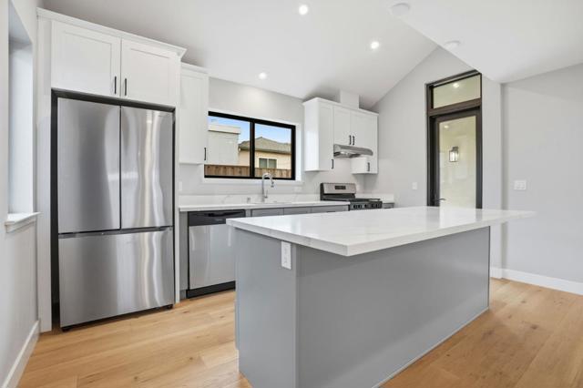 1115 Spruce Street, Millbrae CA: https://media.crmls.org/mediaz/49f68663-aa79-4489-b28a-74ca5aa9ab86.jpg