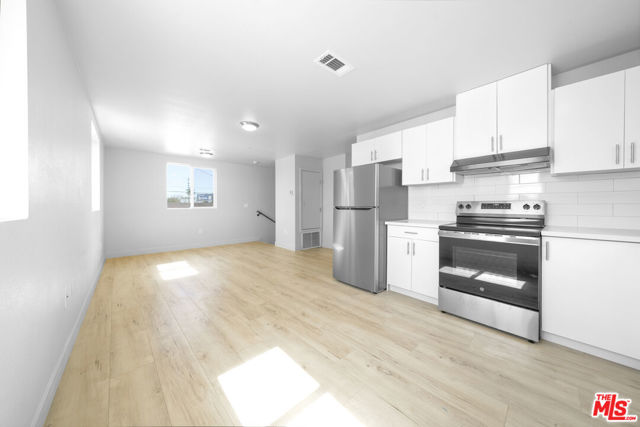 236 W 84th Place, Los Angeles CA: https://media.crmls.org/mediaz/49f6d230-3283-4fce-8c49-500e7deb6576.jpg
