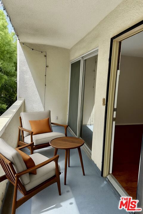 1138 11th Street, Santa Monica CA: https://media.crmls.org/mediaz/49f75036-3b15-4bd4-b69a-a91584a2d3a8.jpg