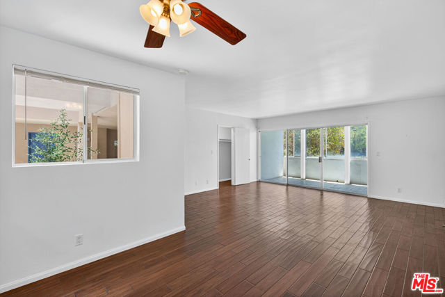 1101 Lincoln Boulevard, Santa Monica CA: https://media.crmls.org/mediaz/49f79835-47d2-424e-a16f-9079d48cbc66.jpg