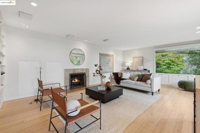 64 Crest Rd, Piedmont CA: https://media.crmls.org/mediaz/49f7ae9c-230a-46a9-a53a-01ea353e0aca.jpg