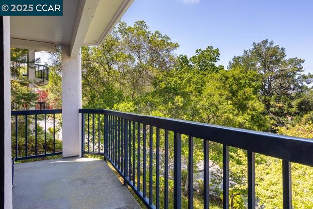 4217 Terra Granada Dr, Walnut Creek CA: https://media.crmls.org/mediaz/49f82db3-51ed-4df7-bb8f-eb0e56ced1c9.jpg