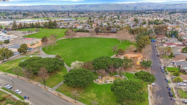 36517 Cherry St, Newark CA: https://media.crmls.org/mediaz/49f83f4e-5e8f-4ce4-98cb-122047970cbc.jpg