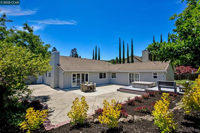 84 Tumbleweed Ct, San Ramon CA: https://media.crmls.org/mediaz/49f87910-0925-4d90-9cdd-c6571e245f94.jpg