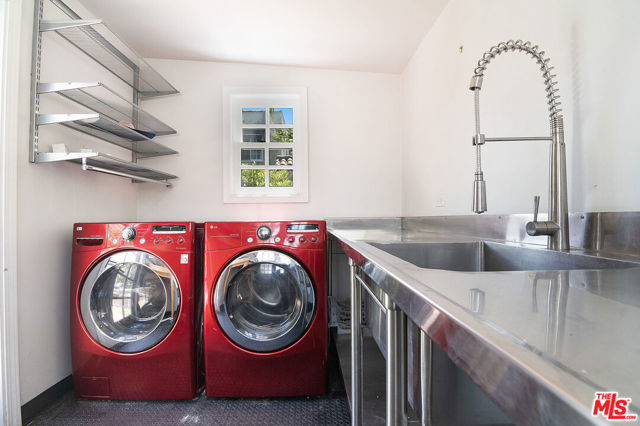 503 N Plymouth Boulevard, Los Angeles CA: https://media.crmls.org/mediaz/49f8ecdd-b542-4d12-ba4c-126041592766.jpg