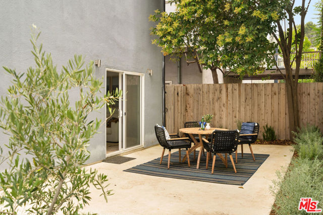12366 Laurel Terrace Drive, Studio City CA: https://media.crmls.org/mediaz/49f955fb-ec10-46be-816c-a1b4871ed90a.jpg