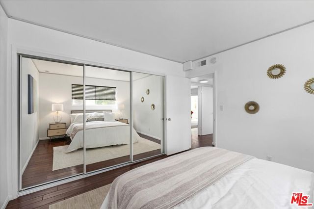 1101 Lincoln Boulevard, Santa Monica CA: https://media.crmls.org/mediaz/49f95ba4-1898-4184-95a2-a7c3fda0d9ba.jpg