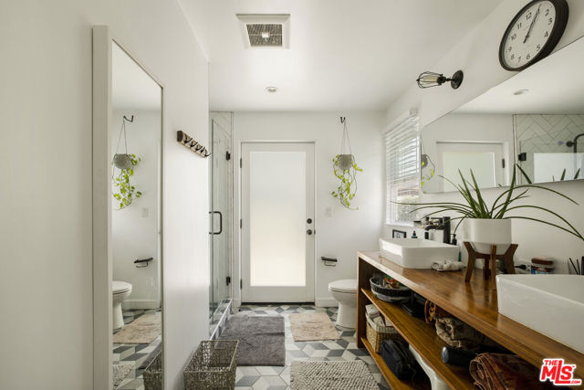 3911 Exposition Boulevard, Los Angeles CA: https://media.crmls.org/mediaz/49f9cad4-ee6d-4f92-b2ad-e7e4c1dc51a6.jpg