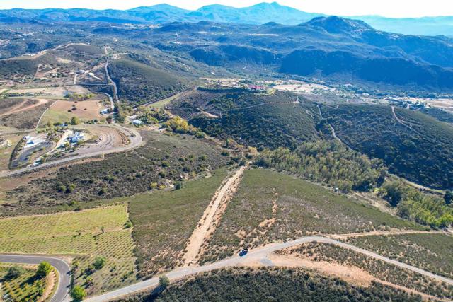 18408 Sweet Ln, Ramona CA: https://media.crmls.org/mediaz/49f9d59c-678a-4ef1-8a56-b8e9d29df10b.jpg