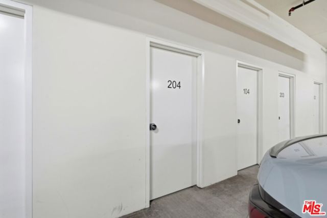 4661 Wilshire Boulevard, Los Angeles CA: https://media.crmls.org/mediaz/49fa4cb8-4af7-4398-a5de-b3cf39282e62.jpg