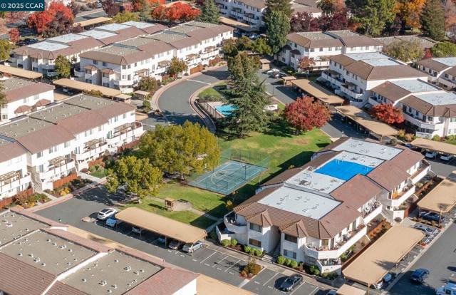 5095 Valley Crest Dr, Concord CA: https://media.crmls.org/mediaz/49fa55d4-26d2-4d6d-b044-62a4e62c79eb.jpg